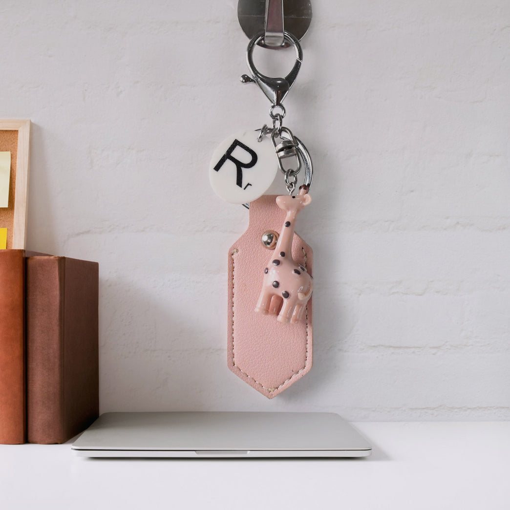 Charming Giraffe Keychain A Touch Of Whimsy For Your Everyday Essentials (1 Pc)