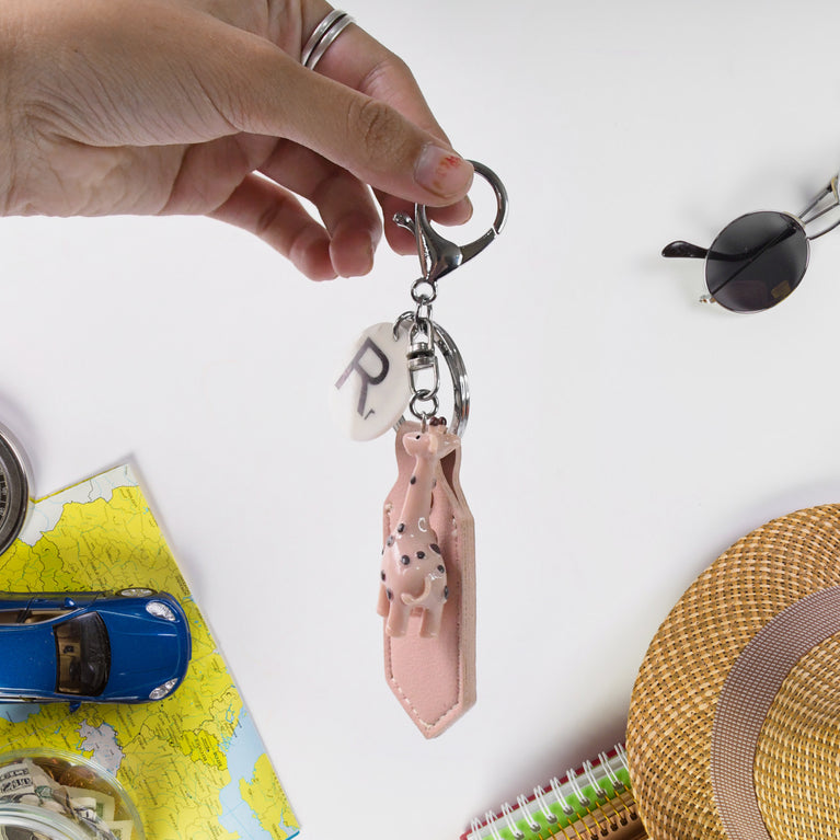 Charming Giraffe Keychain A Touch Of Whimsy For Your Everyday Essentials (1 Pc)