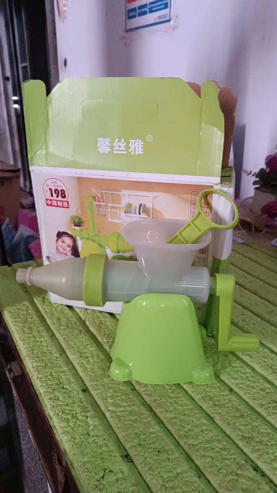 Manual Juicer Modern Plastic Fruit And Vegetable Juicer (1 Pc Bowl Not Included)