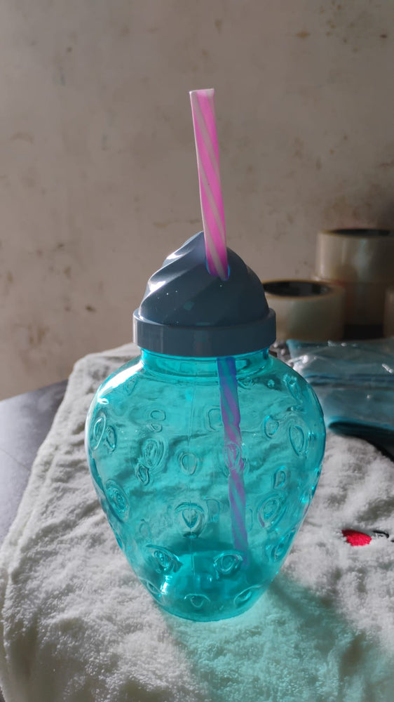 Single Plastic Drinking Cup Durable Lightweight And Easy To Use (1 Pc)