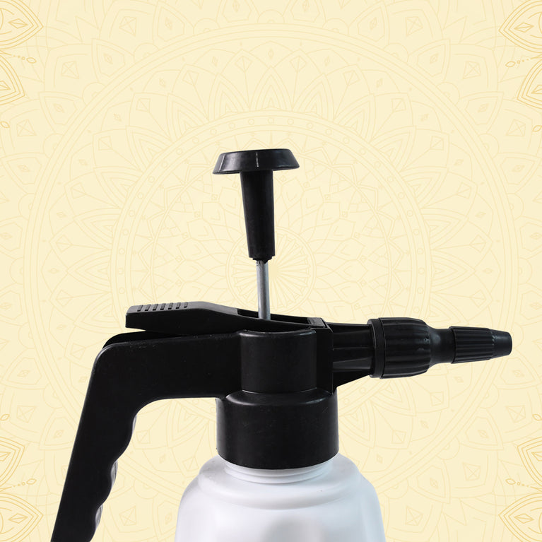 Heavy-duty Plastic Pressure Spray Bottle (1.5 L)