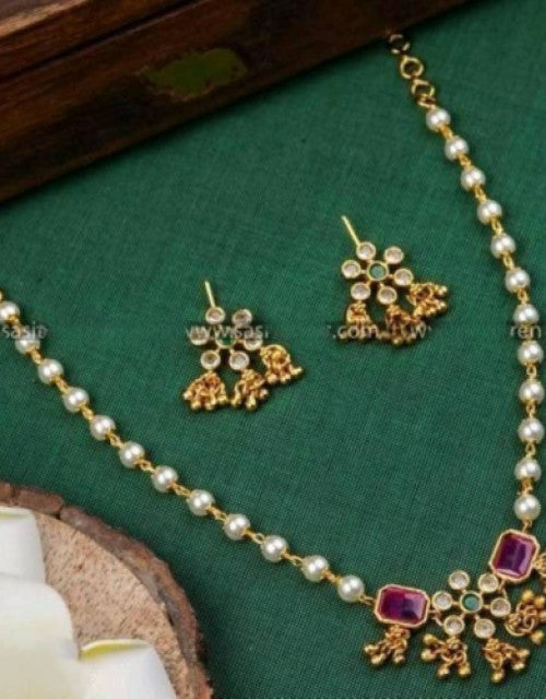 Elegant Traditional Pearl Jewellery Set