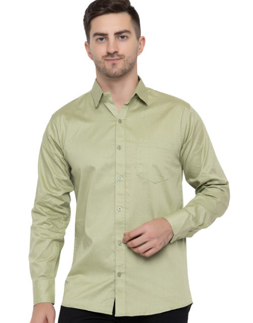 Men Regular Fit Solid Spread Collar Casual Shirt