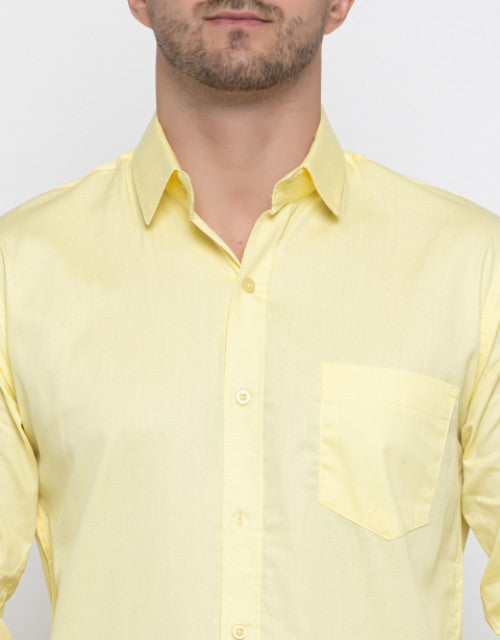 Men Regular Fit Solid Spread Collar Casual Shirt