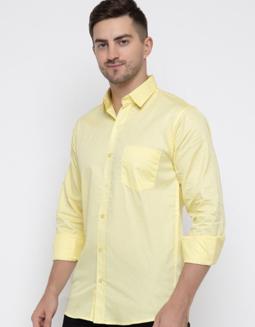 Men Regular Fit Solid Spread Collar Casual Shirt