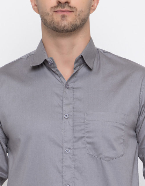 Men Regular Fit Solid Spread Collar Casual Shirt