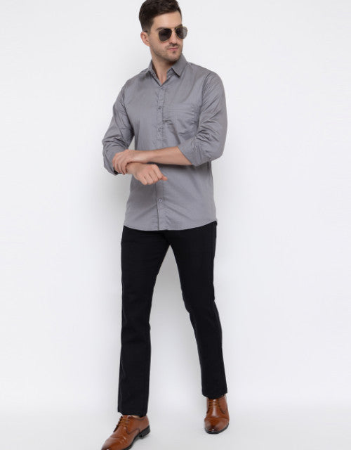 Men Regular Fit Solid Spread Collar Casual Shirt