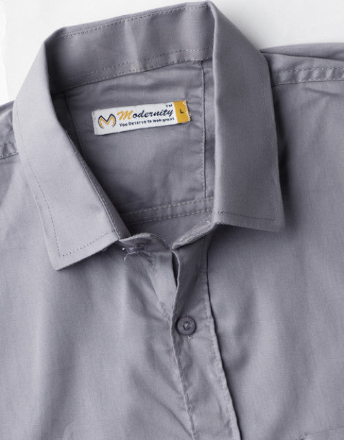 Men Regular Fit Solid Spread Collar Casual Shirt